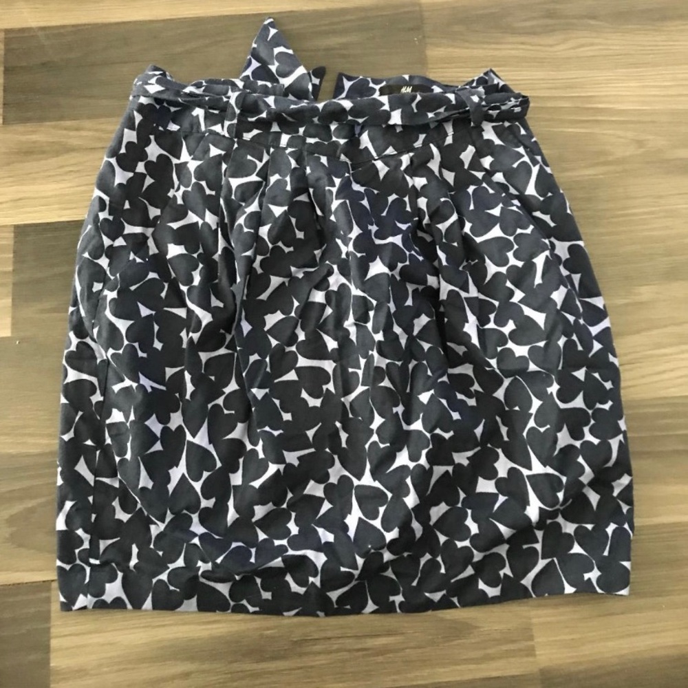 H&M bubble mini skirt